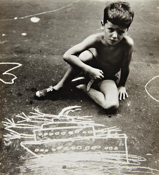 chalking kid: Photo Helen Levitt (1938-1948)